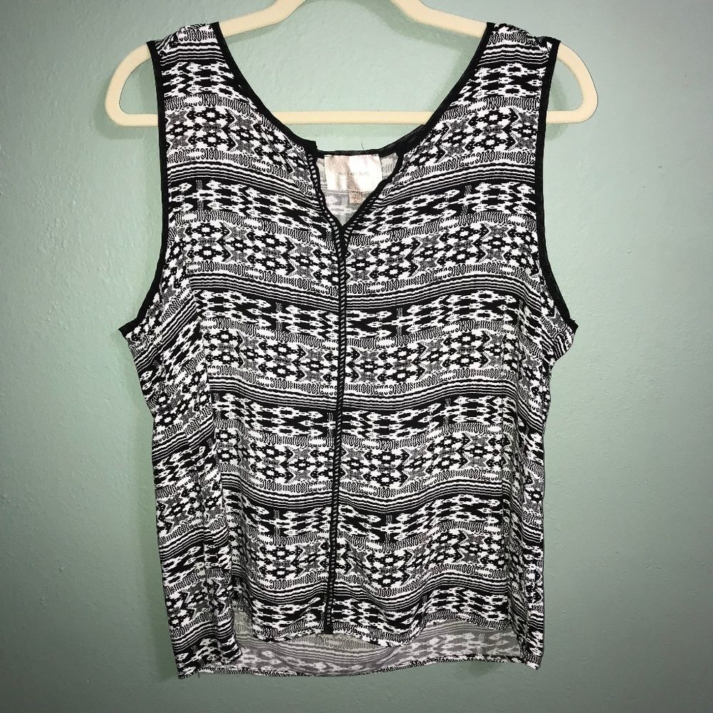 Skies Are Blue Stitch Fix Black White Camrose Split Neck Sleeveless Top Size XL